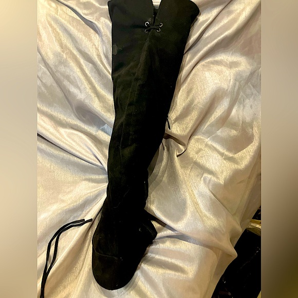 Knock-out Over Knee soft black suede zipup flats by Top Moda size7. Gently used. - Picture 6 of 15